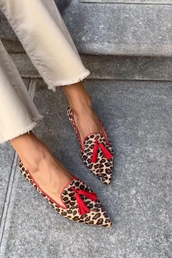 Rynxa | Pointed Loafer With Red Tassels