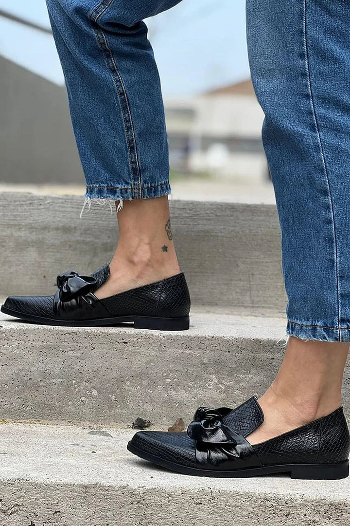 Maevria | Black Loafer With Shiny Bow