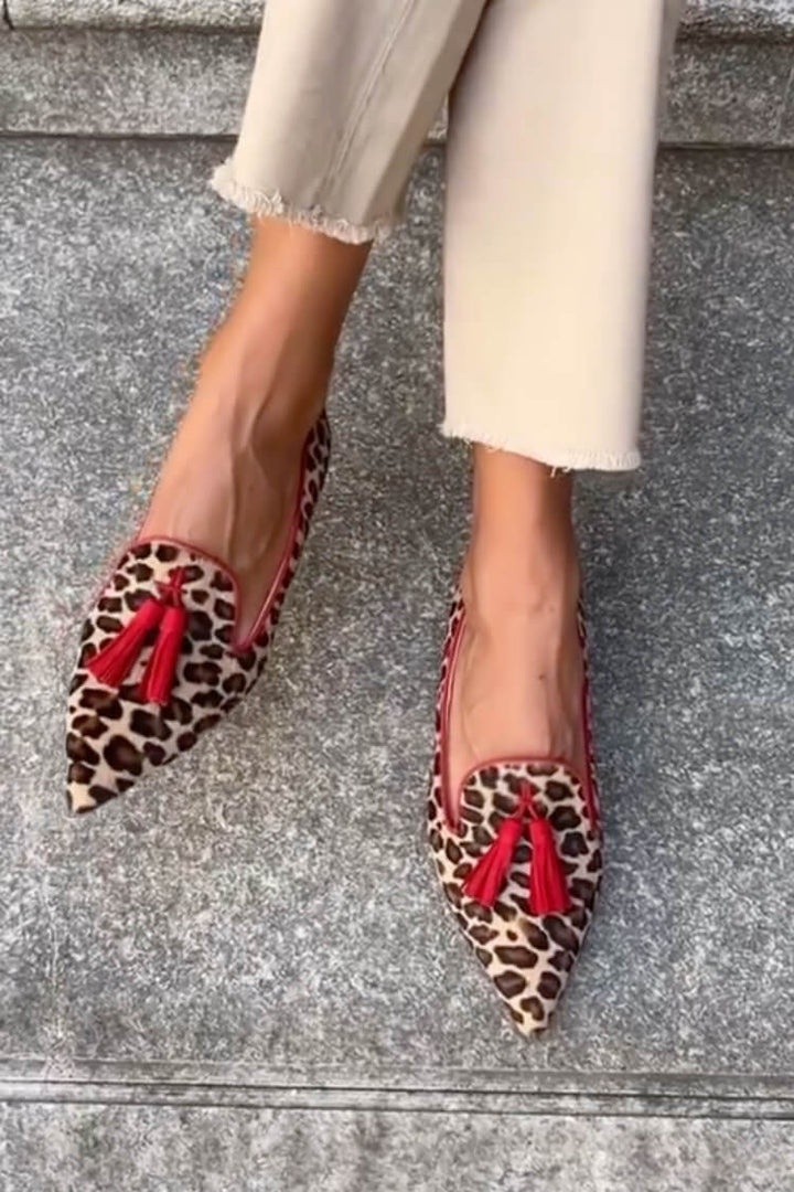 Rynxa | Pointed Loafer With Red Tassels