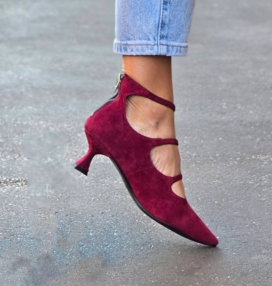 Kyrrisa | Low-Cut with Straps and Low Heel
